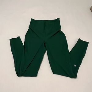 Lululemon *base pace- i think* ribbed leggings size 4 25"